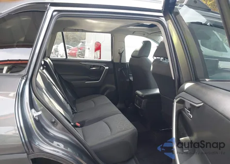 2021 Toyota Rav4 Xle z USA, uszkodzony, nr VIN 2T3P1RFV8MC182584